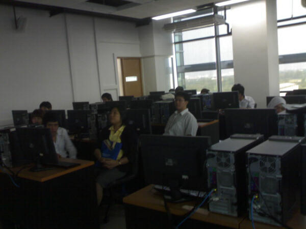 เมื่อวันพฤหัสที่ 4 ธ.ค. ที่ผ่าน มา ได้มีโอกาสไปสอนเด็กปี 1 เรื่อง Google Adsense จริงๆ เค้าให้ไปพูดเรื่องเดียว แต่คิดว่าไหนๆ ก็ ไหนๆ ละ นานๆ ได้มาพูดซักที ก็อยากใส่ให้เต็มที่ ก็เลย ซัดเพิ่ม Google Calendar + Twitter ไปด้วยซะเลย